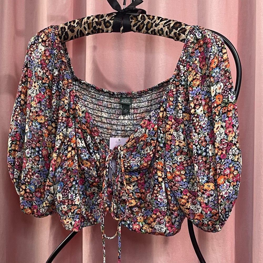 💕NWT Wild Fable floral crop blouse